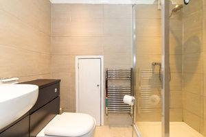 Ensuite- click for photo gallery